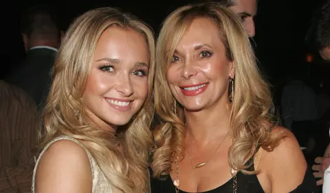 Mama lui Hayden Panettiere pune la îndoială ultimele ore din viața actriței și precizările autorităților: "Este plin de neconcordanțe"