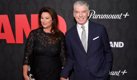 Keely Shaye Smith și Pierce Brosnan au aniversat 25 de ani de căsnicie. Fotografiile romantice publicate de soția actorului