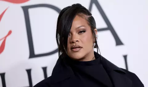 Rihanna a dezvăluit imagini emoționante cu cei trei copii ai ei, pe strada din Barbados care îi poartă numele