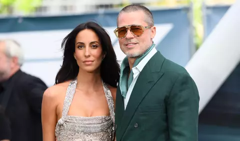 Brad Pitt și Ines de Ramon, apariție romantică pe covorul roșu. Gesturile cu care au atras atenția