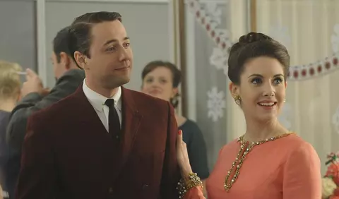 Încă îi dai speranțe fostului partener până te lămurești dacă lucrurile merg ok cu actualul? De ce tu ești prima care pierde în dinamica aceasta