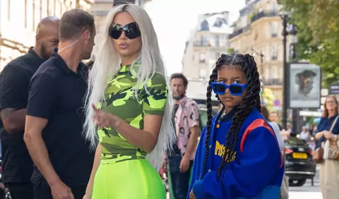Kim Kardashian, criticată după ce fiica sa, North West, a apărut cu un machiaj puternic pe internet