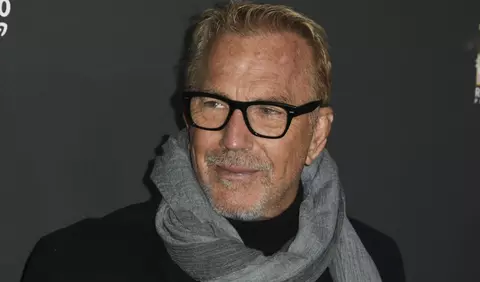 Noua parteneră a lui Kevin Costner ar fi cu peste 30 de ani mai tânără decât actorul. Cu ce se ocupă aceasta și cum ar fi debutat relația lor?