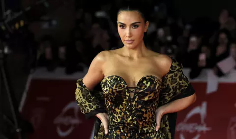 Kim Kardashian a atras toate privirile la Roma într-o rochie de mireasă neobișnuită. Cum arată ținuta purtată de vedetă