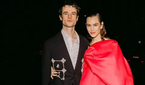 Alexa Chung și Tom Sturridge s-au logodit după patru ani de relație. Detalii despre inelul de logodnă și planurile de nuntă