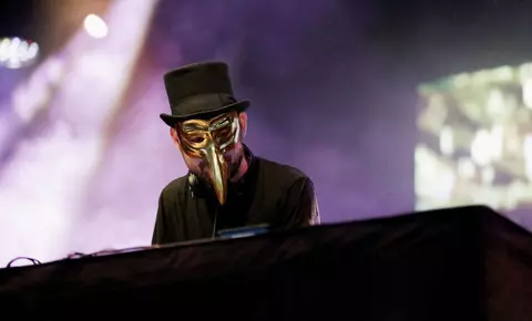 Claptone, artistul care a pregătit ceremonia oficială de deschidere a festivalului UNTOLD 2022, le-a făcut o surpriză fanilor