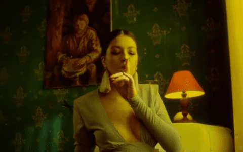 Cleopatra Stratan, mai sexy ca niciodată în videoclipul piesei „La ușa mea”. „Filmările au fost extenuante”