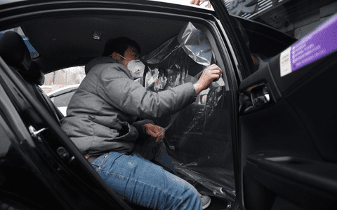 Recomandări pentru persoanele care merg cu taxi-ul sau folosesc ridesharing, în contextul pandemiei de Coronavirus