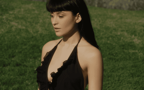 Irina Rimes, adio inocență! Artista și-a uimit fanii cu o fotografie topless...