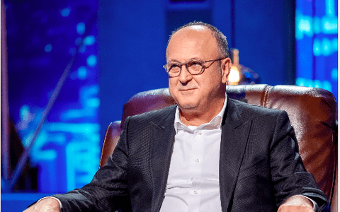 Cine este Dan Șucu. Afaceristul e la a doua căsătorie, deține un celebru brand românesc de mobilă și e patronul echipelor de fotbal Rapid și Genoa, din Italia