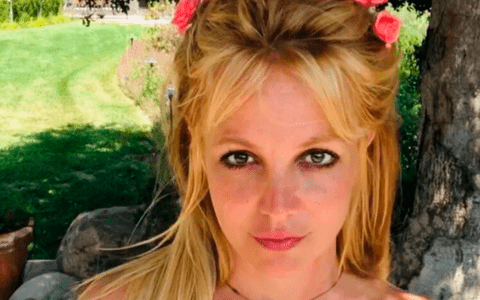 Britney Spears a pozat topless, pe Instagram. Imaginile au strâns milioane de aprecieri