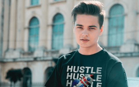 Cum arată apartamentul în care s-a mutat Selly. Vloggerul plătește 2.000 de euro pe chirie
