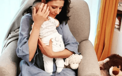 Ramona Păuleanu și-a adus acasă băiețelul născut prematur, după 8 luni în spital. Cum arată sora lui geamănă