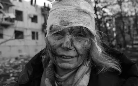 Cele mai emoționante imagini din Ucraina, în timpul războiului. Bebelușul născut la metrou, oameni cu animale în brațe și solidaritate umană