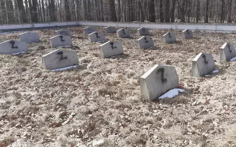 Mormintele soldaţilor ruşi dintr-un cimitir din Iași au fost marcate cu litera Z, simbolul invaziei ruse în Ucraina: „A fost întocmit dosar penal”