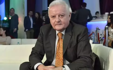 Irinel Columbeanu a fost fotografiat la volanul unei mașini ruginite și lovite: „Nu era ceva normal pentru un om de afaceri ca mine”