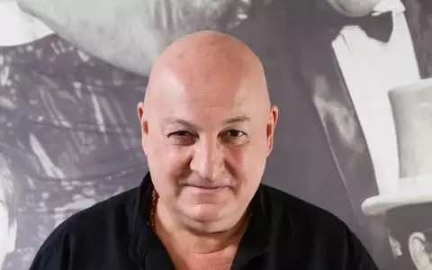 Cum arată casa lui Bebe Cotimanis. Actorul locuiește la țară, alături de iubita lui