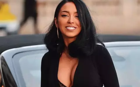 Ruby a pozat topless în pat și și-a pus fanii pe jar. Imaginile au strâns mii de like-uri