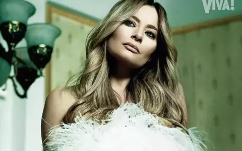 Cum s-a fotografiat Laura Cosoi alături de cele două fiice ale sale. Vedeta este însărcinată în luna a opta