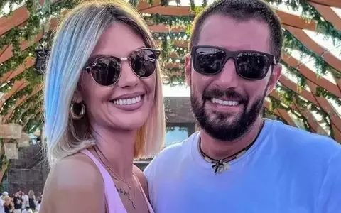 Ramona Olaru și Cătălin Cazacu, vacanță romantică în Grecia. S-au afișat în ipostaze tandre, pe plajă