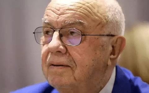 Alexandru Arșinel nu se mai întoarce la căminul de bătrâni. Fiii lui i-au golit deja camera: „Le-a fost cam rușine”