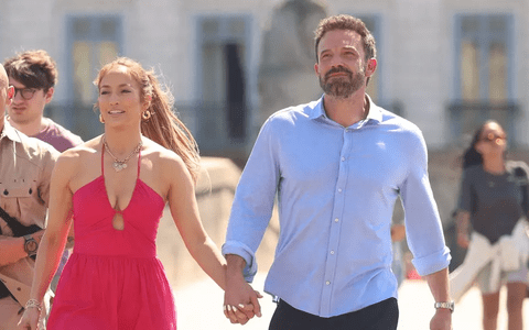 Jennifer Lopez și Ben Affleck se pregătesc de o nuntă fastuoasă. Cine se află pe lista invitaților și ce rochie va purta mireasa