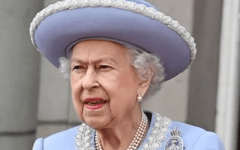 Regina Elisabeta se află sub supraveghere medicală. Prințul Charles și Prințul William au plecat în Scoția, ca să fie alături de ea