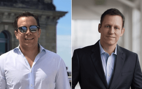 Totul despre relația dintre miliardarul Peter Thiel şi soţul său. Ce au făcut în Braşov, după petrecerea de Halloween de la Castelul Bran