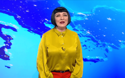 Cum arată Neti Sandu în fustă mini, la 63 de ani. Astroloaga de la Pro TV are picioare de manechin!