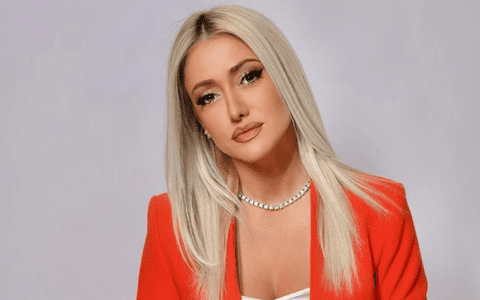 Iuliana Pepene, prezentatoarea de la Antena 1, are un nou iubit. Este un cântăreț celebru din România