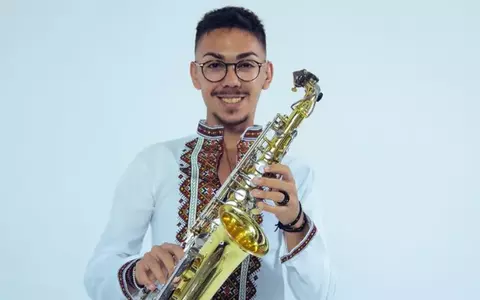 Armin Nicoară a cântat în avion pentru o fană:  "Am început să plâng. Nu mi-a venit să cred". Și Claudia Puican a fost de față