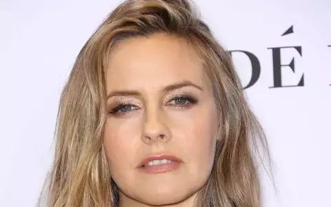La 46 de ani, Alicia Silverstone a pozat goală pentru organizația PETA: "Niciodată nu m-am dezbrăcat în filme"