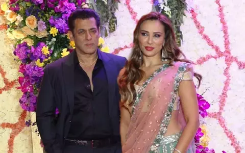 Iulia Vântur, apariție de gală la petrecerea lui Salman Khan, de ziua lui. Cum au petrecut cei doi