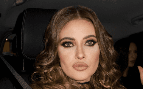 Iulia Albu a ajuns pe perfuzii, înainte de Crăciun: „Așa, de Sărbători”. Imaginea de pe patul de spital