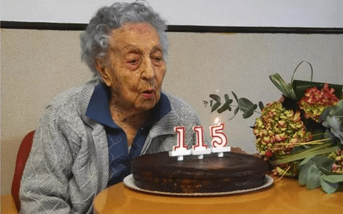 Cine este Maria Branyas Morera, cea mai bătrână persoană din lume. Are 115 ani și scrie singură pe Twitter: „Viaţa nu este eternă pentru nimeni”