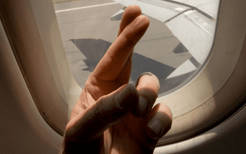 La ce este expus corpul uman în timpul zborului cu avionul. 8 reacții despre care nu știai