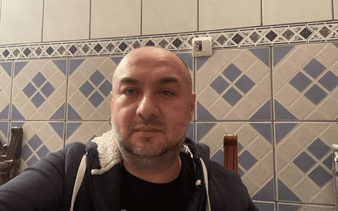 Leo de la Strehaia este în stare critică, la spital, de aproape o lună. Familia se roagă pentru el: ”Are și operația, și probleme cu inima, a făcut și accident vascular cerebral...”"
