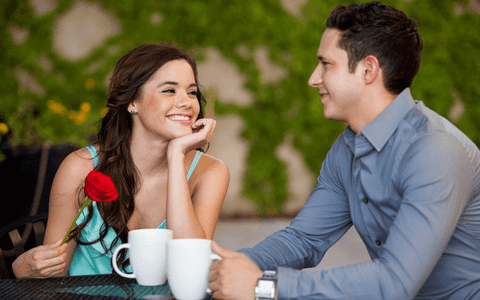 Greșelile pe care le fac femeile când vor să pară mai atrăgătoare în ochii bărbaților