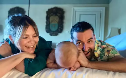 „O să evitam să o mai postăm chiar și cu spatele”. Smiley și Gina Pistol au decis să nu mai publice deloc poze cu fiica lor