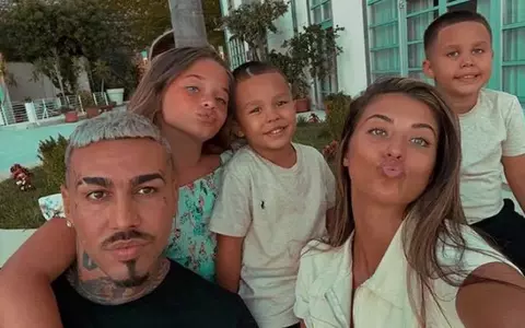 Cum se descurcă Alex Velea cu cei trei copii atunci când rămâne singur: „În formula asta, sunt periculoși. Le place să alerge, se bat între ei”