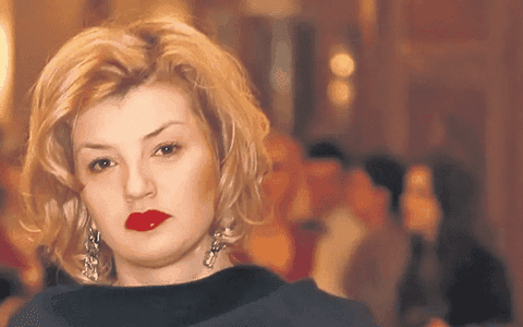 Cum arată Ioana Băsescu la 45 de ani. Fiica fostului președinte Traian Băsescu, surprinsă la volanul impresionantei sale mașini de epocă