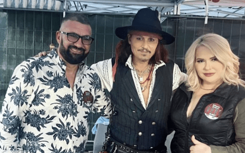 Ce cadou i-au făcut Viorica și Ioniță de la Clejani lui Johnny Depp: „Ne-a fost foarte greu să alegem”. Actorul a împlinit 60 de ani