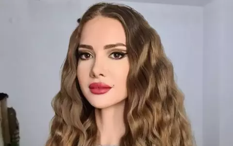 Otilia Bilionera s-a logodit. Cum arată inelul cu safir și diamante primit de la iubitul turc