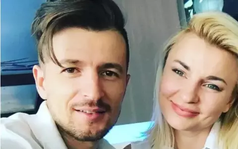 Ce familie frumoasă are Radu Sîrbu de la O-Zone! Artistul și soția lui sunt căsătoriți de 22 de ani și au 3 copii