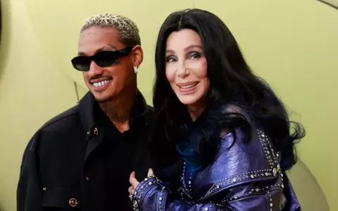 Cher, despre diferența de vârstă de 40 de ani dintre ea și Alexander Edwards: „Uneori vorbesc cu el și habar nu are despre cine îi spun”