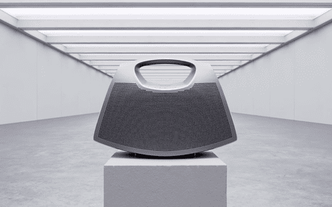 Premieră mondială la Art Safari - o piesă de excepție: Balenciaga I Bang & Olufsen Speaker Bag