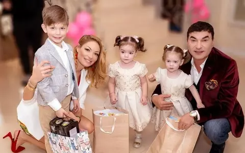 Valentina Pelinel și Cristi Borcea au decorat casa de Crăciun și au împodobit bradul: „Așa și-au dorit copiii și noi am cedat”. Cum vor petrece sărbătorile de iarnă și ce tradiție respectă