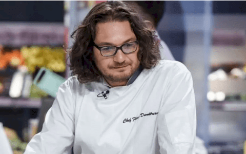 Chef Florin Dumitrescu a renunțat la pâinea din comerț după ce a aflat ce se pune în ea: "Era un ingredient lichid pe care-l băga în aluat și i-a făcut gaură în beton. Peste noapte a făcut gaură de 12 cm"