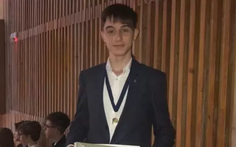 Cine este Raul, copilul-minune care la 14 ani vorbește 7 limbi străine și a fost admis deja la universitate: "Simt o legătură profundă cu aceste locuri binecuvântate". De ce nu își dorește să plece din țară