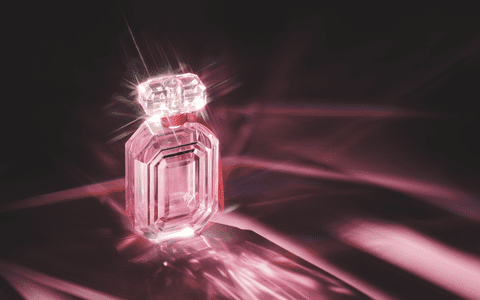 Victoria's Secret dezvăluie „Bombshell Magic”: un parfum pentru sezonul festiv